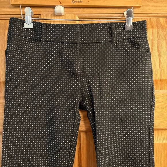 New York & Company Women’s Stretch Pants Size 0 - Black w/ Patterned Polka Dots - Picture 2 of 6